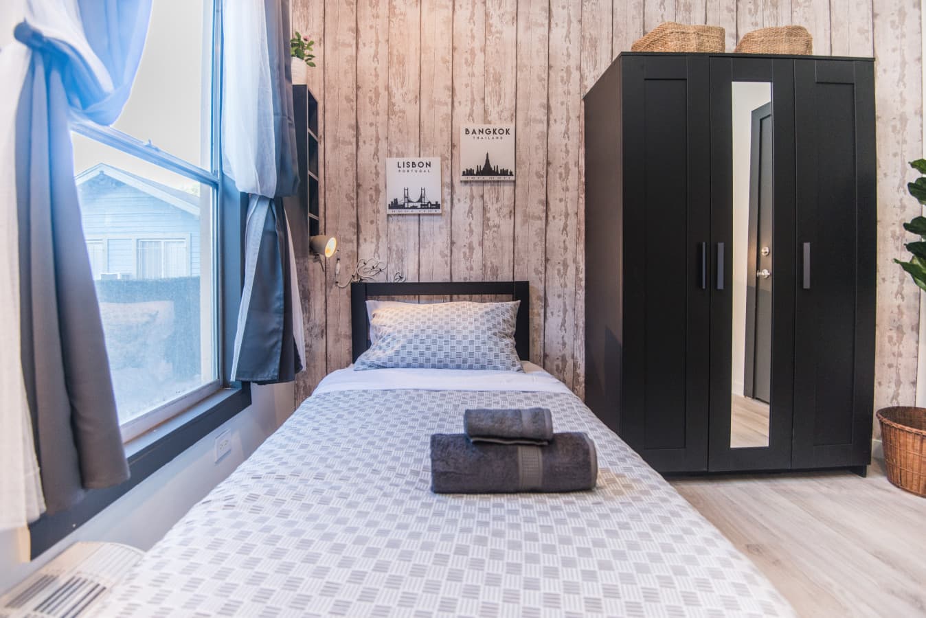 Affordable Cozy Quite Tidy Studio Near USC Village