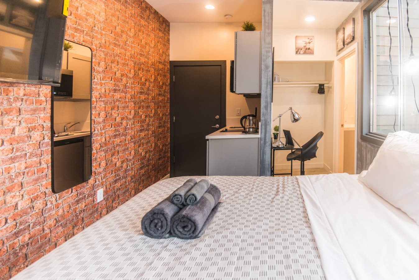 Affordable Tidy Cozy Private Studio by USC Village