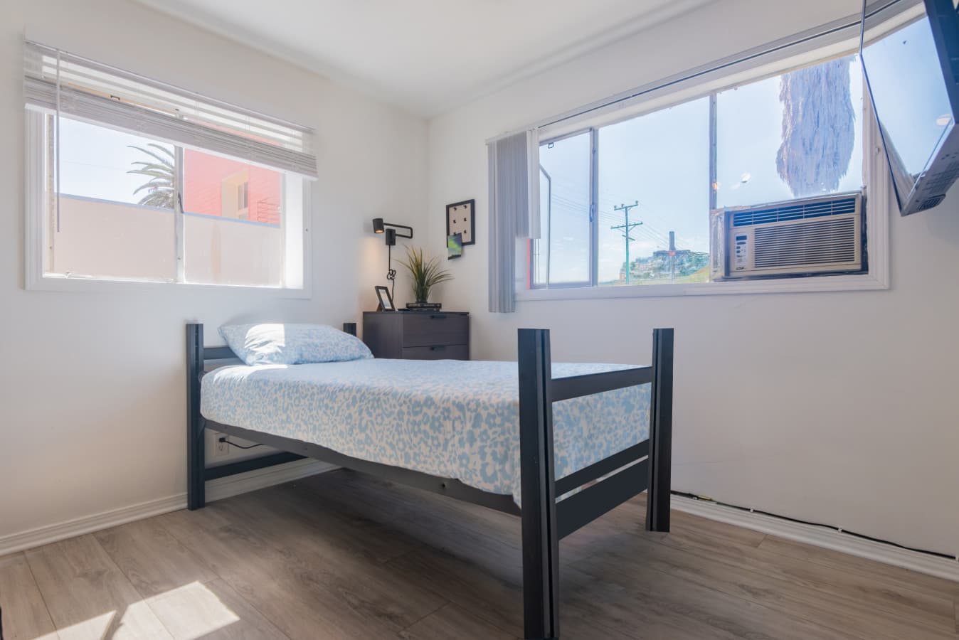 Affordable Clean Private Room + Bath, USC DPS Zone - commons-1 copy.jpg