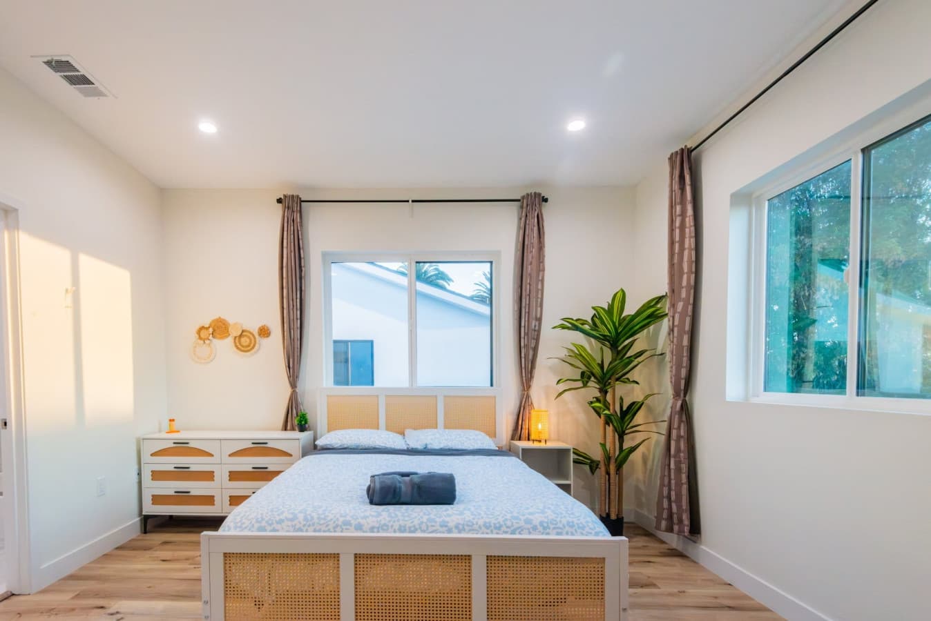 Affordable Clean Spacious Bedroom + Ensuite Bath