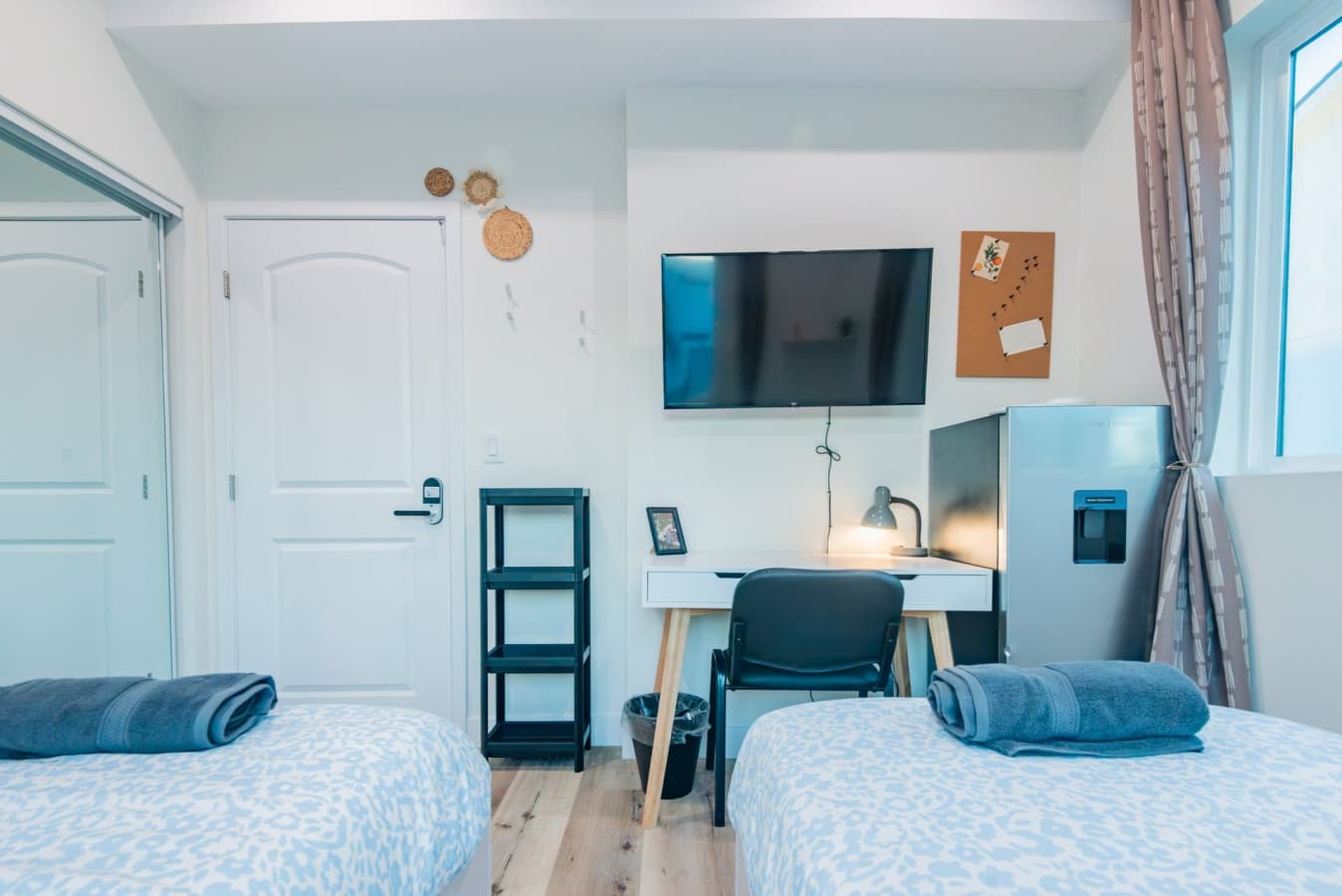 Clean Budget Friendly Bed Along Major LA Routes