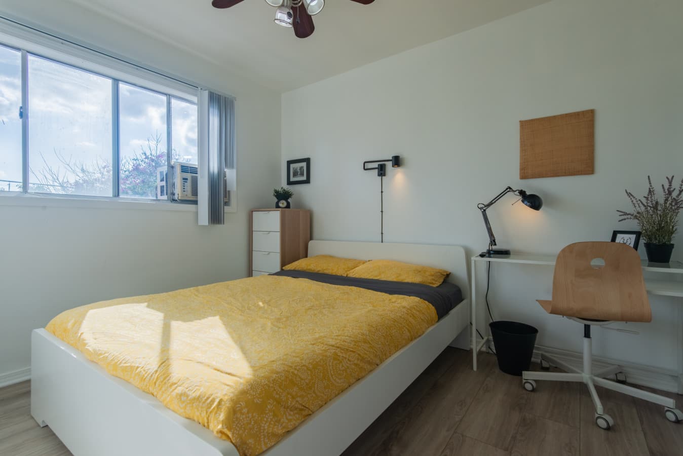 Clean Cozy Private Room+Entry, Prime USC DPS Zone