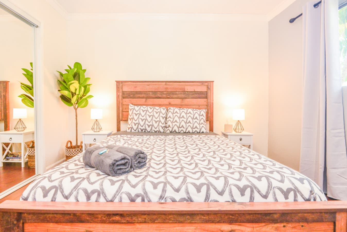 Clean Private Room in Local West LA Neighborhood