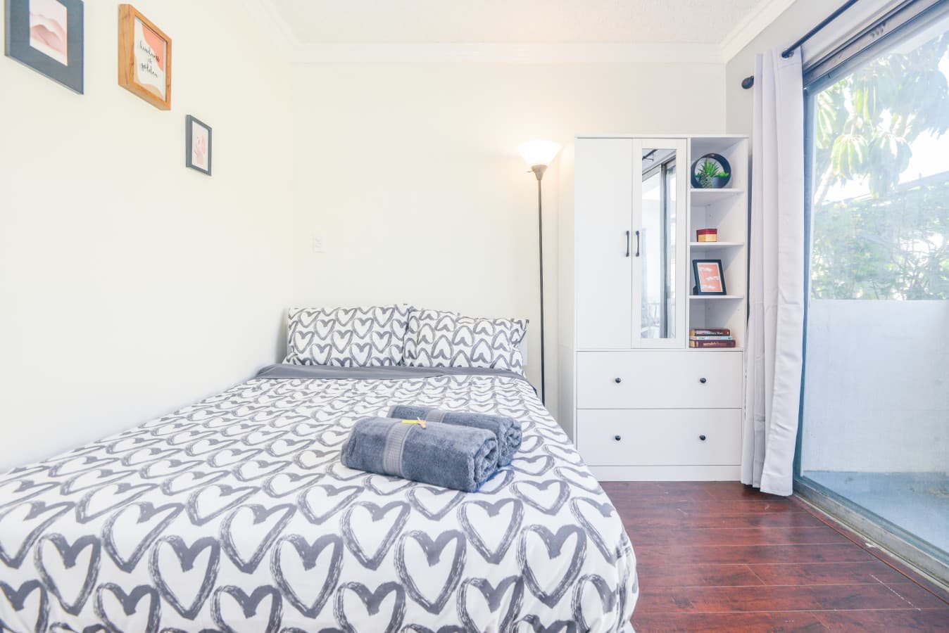 Clean Safe Private Room + Balcony in Prime West LA