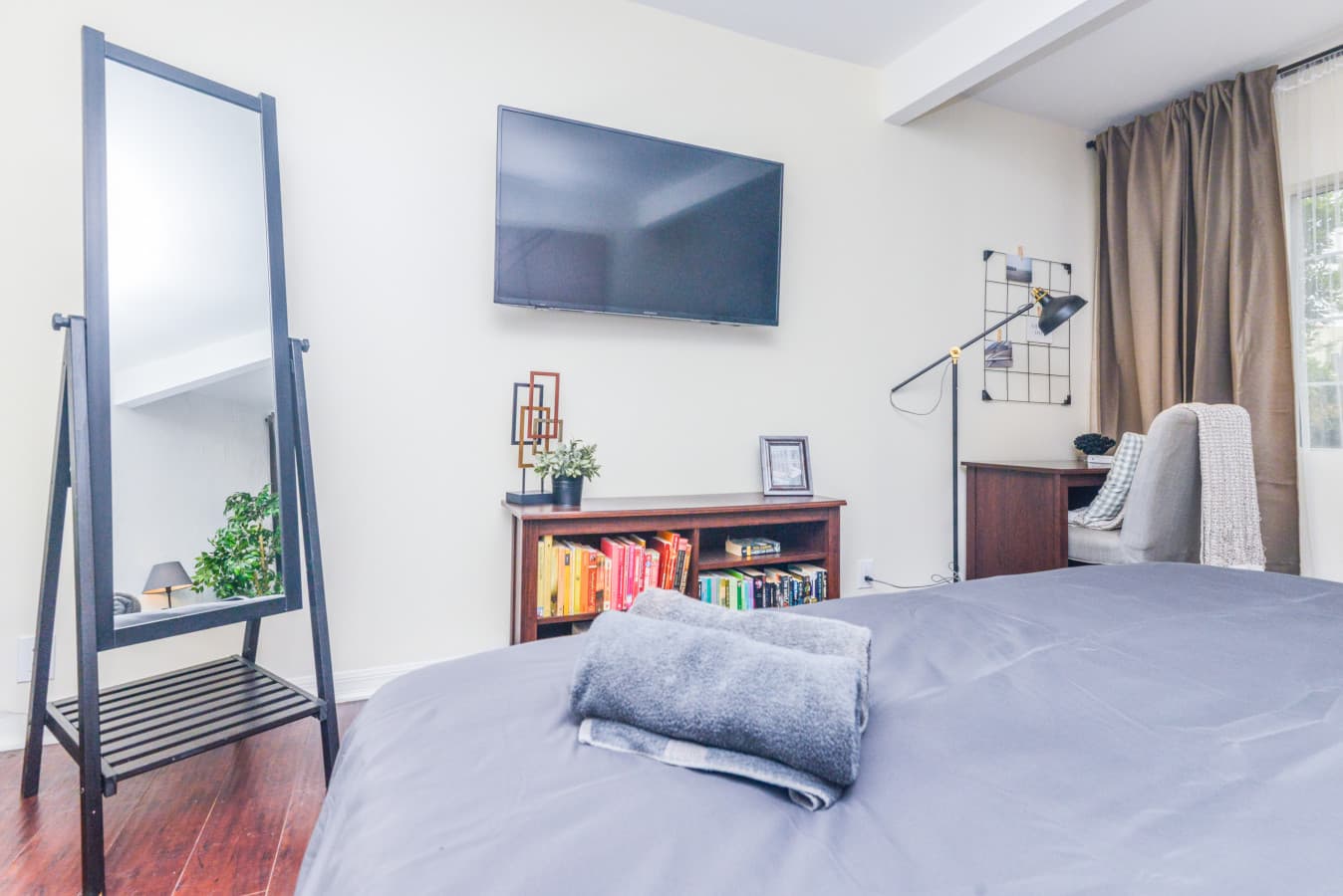 Comfort Living in a Prime Hollywood Location