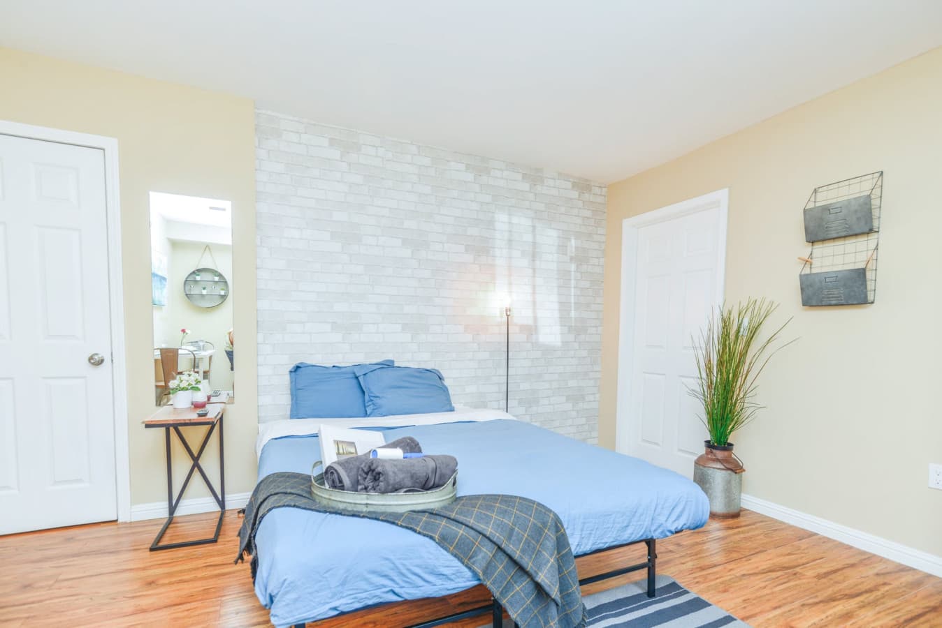 Hollywood Affordable Studio Close to Western Ave
