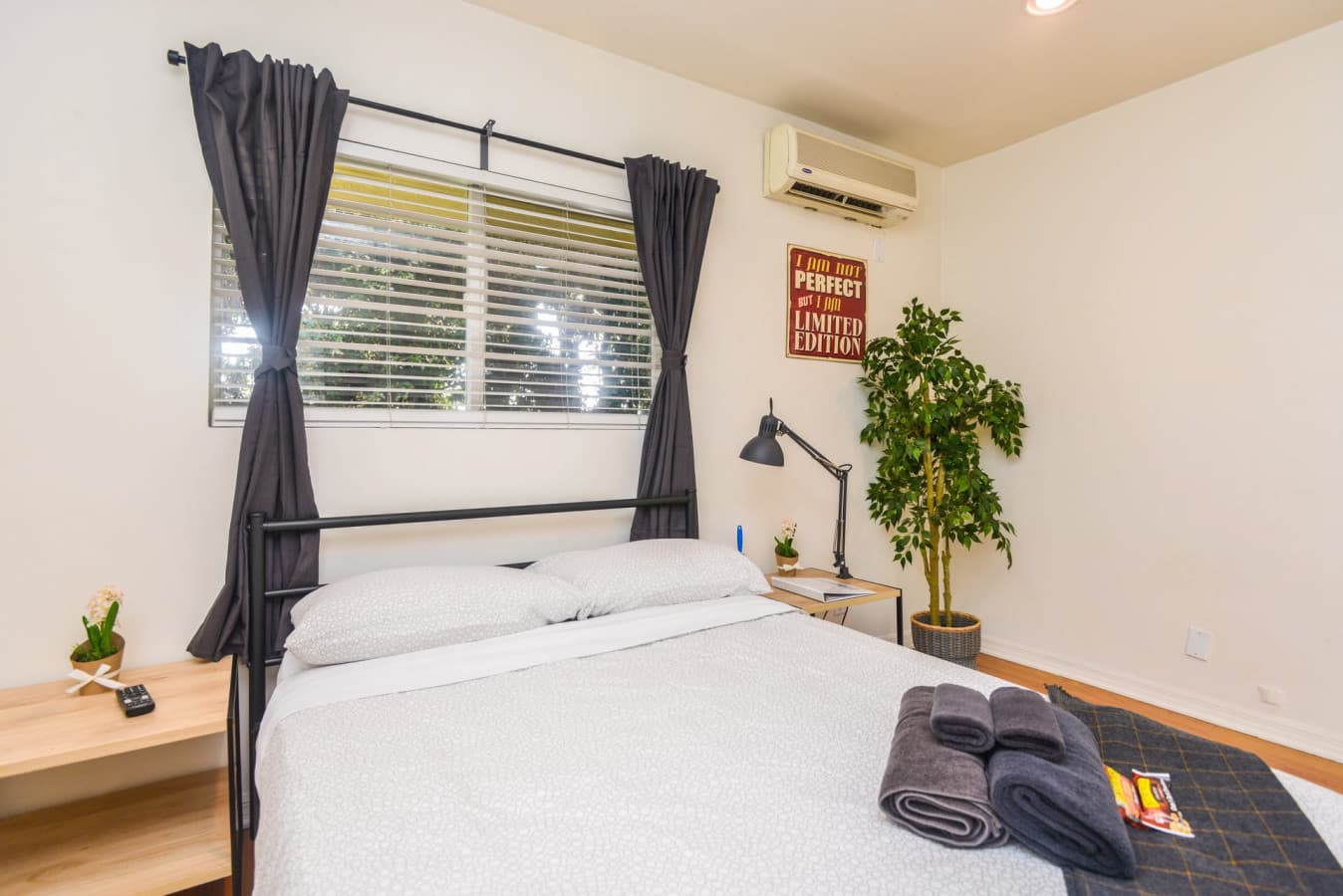 Hollywood Room With Easy Access to Metro & Markets