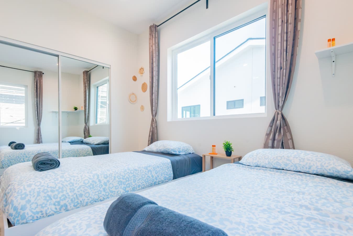 Neat Safe Bed + Ensuite Bath Near Metro Transit
