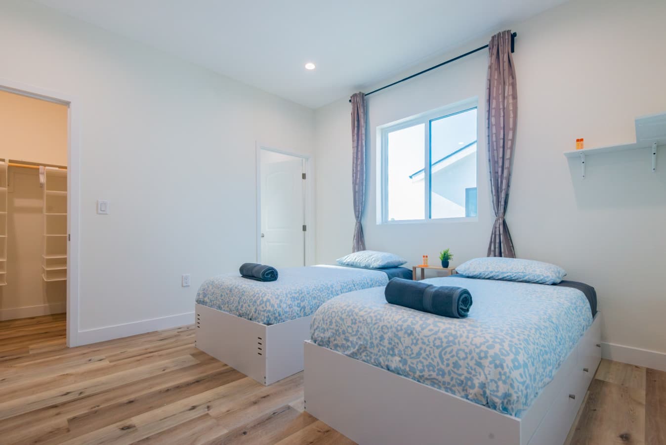 Tidy Clean Bed + Ensuite Bath by Culver City